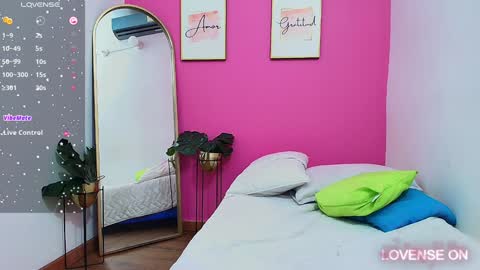 Snapshot of hornybarelylegalgirl chatting on January 2025 12:15:02 PM Khloe online show from January 2025 12:15:02 PM