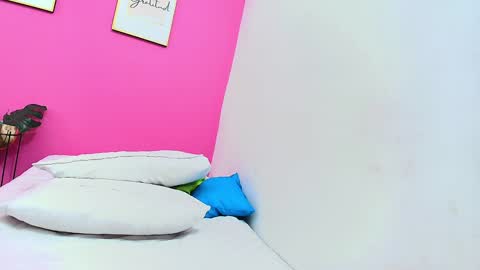 Snapshot of hornybarelylegalgirl chatting on January 2025 03:34:01 PM Khloe online show from January 2025 03:34:01 PM