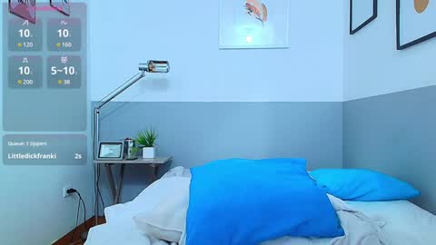 Snapshot of hornybarelylegalgirl chatting on January 2025 07:04:01 PM Khloe online show from January 2025 07:04:01 PM