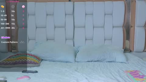 Snapshot of hornybarelylegalgirl chatting on September 2025 07:47:01 PM Khloe online show from September 2025 07:47:01 PM