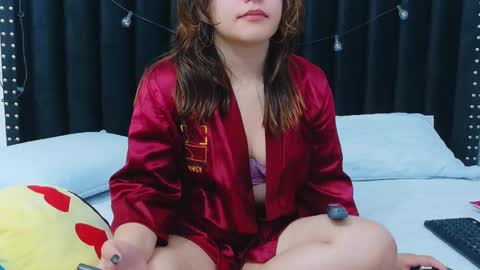 Snapshot of hornybarelylegalgirl chatting on October 2025 12:23:02 PM Khloe online show from October 2025 12:23:02 PM