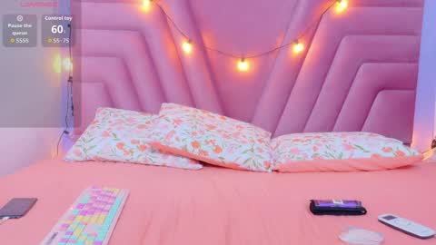 Snapshot of hornybarelylegalgirl chatting on November 2025 12:52:01 PM Khloe online show from November 2025 12:52:01 PM