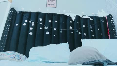 Snapshot of hornybarelylegalgirl chatting on December 2025 12:15:01 AM Khloe online show from December 2025 12:15:01 AM