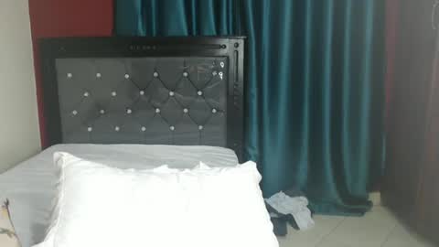 Bella online show from December 2024 08:23:02 PM