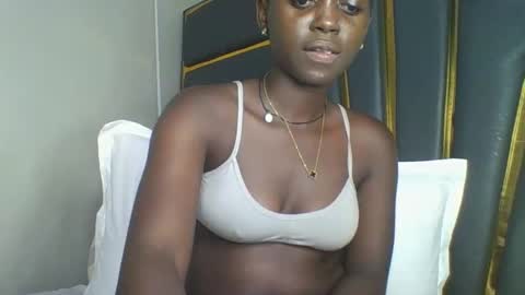 Bella online show from November 2025 09:13:01 PM