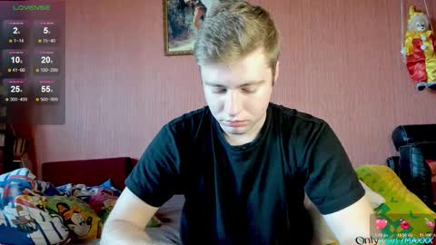 Snapshot of hornyblondieboyy chatting on October 2025 11:05:01 AM Max online show from October 2025 11:05:01 AM