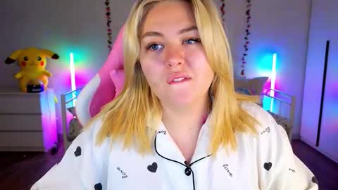 Snapshot of hornycakee chatting on September 2025 10:17:01 AM HornyCakee online show from September 2025 10:17:01 AM