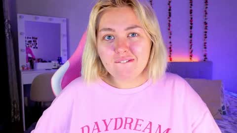 Snapshot of hornycakee chatting on April 2026 11:00:01 AM HornyCakee online show from April 2026 11:00:01 AM