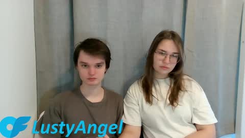 Snapshot of hornykitty_x chatting on May 2026 01:48:01 PM Alisa and Mike online show from May 2026 01:48:01 PM
