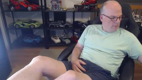 Snapshot of hornynthick70 chatting on December 2024 04:40:01 AM hornynthick70 online show from December 2024 04:40:01 AM