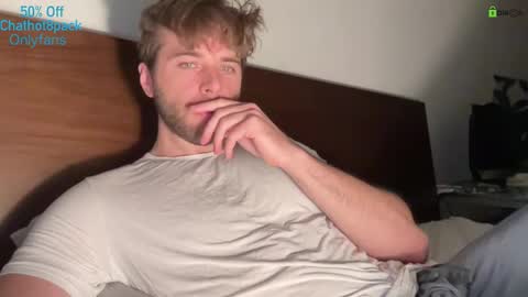 Edward aka Wolf online show from December 2025 09:23:02 PM