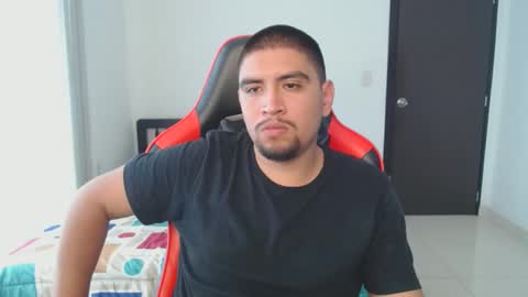 Snapshot of hot__husbands chatting on February 2025 06:58:02 PM hot__husbands online show from February 2025 06:58:02 PM