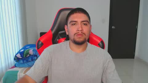 Snapshot of hot__husbands chatting on March 2025 06:18:01 PM hot__husbands online show from March 2025 06:18:01 PM