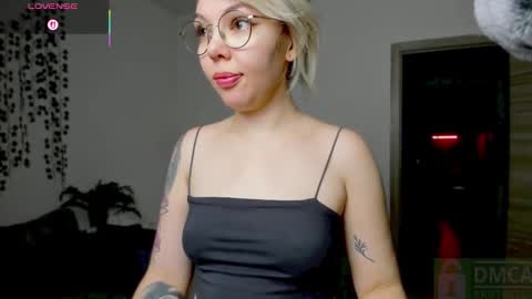 Snapshot of hot_babayaga chatting on October 2025 05:06:02 PM online show from October 2025 05:06:02 PM