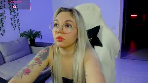 Snapshot of hot_babayaga chatting on November 2025 07:10:01 PM online show from November 2025 07:10:01 PM