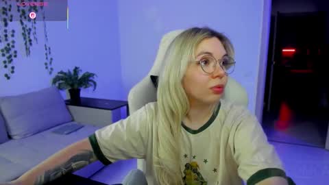 Snapshot of hot_babayaga chatting on November 2025 03:23:02 PM online show from November 2025 03:23:02 PM