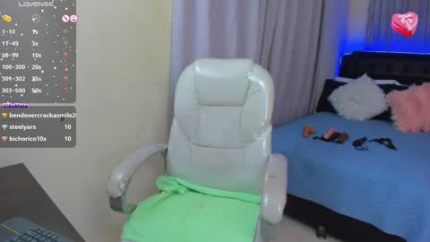 Snapshot of hot_beauty__ chatting on January 2025 07:43:01 AM VALENTINA online show from January 2025 07:43:01 AM