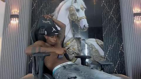 Snapshot of hot_golden_black chatting on September 2025 01:18:01 AM hot_golden_black online show from September 2025 01:18:01 AM