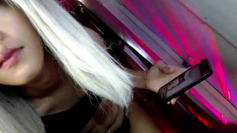 Snapshot of hot_moma69 chatting on April 2026 11:00:01 PM hot_moma69 online show from April 2026 11:00:01 PM