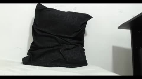 Mia online show from December 2024 11:08:02 PM