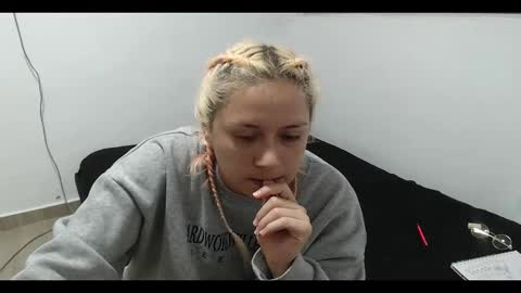 Mia online show from January 2025 11:35:02 PM