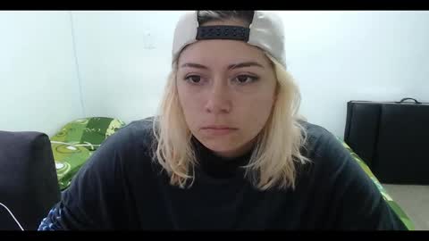 Mia online show from February 2025 12:06:02 PM