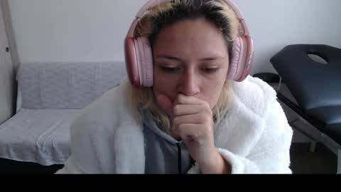 Mia online show from March 2025 12:52:02 PM