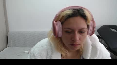 Mia online show from March 2025 04:03:02 PM