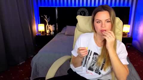 hot_natallie online show from November 2025 02:27:02 PM