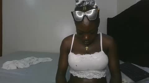 Snapshot of hot_petite1 chatting on April 2026 02:48:02 PM Hot petite online show from April 2026 02:48:02 PM