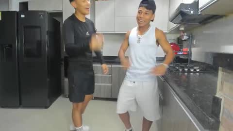 Vanesa Oliver and Andrew online show from October 2025 10:53:02 PM