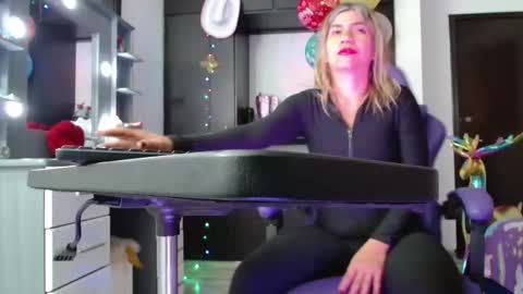 Snapshot of hot_sexy_bunny chatting on December 2025 02:12:02 PM hot sexy bunny online show from December 2025 02:12:02 PM