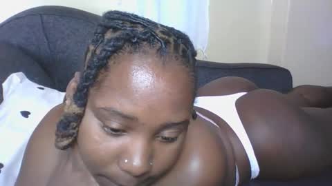 Snapshot of hot_sexy_queen chatting on April 2026 12:43:01 PM Bellah online show from April 2026 12:43:01 PM