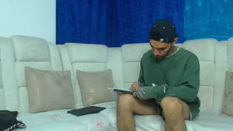 Hot Sharks   online show from February 2026 07:03:02 AM