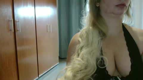 Snapshot of hot_wiffe chatting on December 2025 07:53:02 PM couple without tabus online show from December 2025 07:53:02 PM