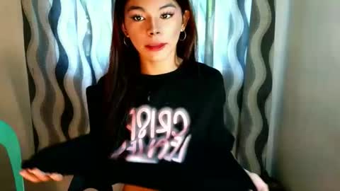 Snapshot of hot_yanna143 chatting on April 2026 03:17:01 AM Yanna online show from April 2026 03:17:01 AM