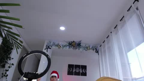 Snapshot of hotay_ chatting on December 2024 09:33:02 PM Andrew xdres08 online show from December 2024 09:33:02 PM
