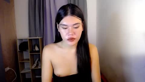 Snapshot of hotbunnyrainx chatting on November 2025 01:46:01 PM rain online show from November 2025 01:46:01 PM