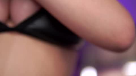 Snapshot of hotbustybabex chatting on September 2025 06:17:02 AM Anais online show from September 2025 06:17:02 AM