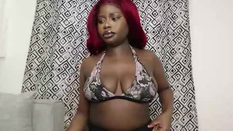 Hotcurvykeisha online show from October 2025 04:32:01 AM
