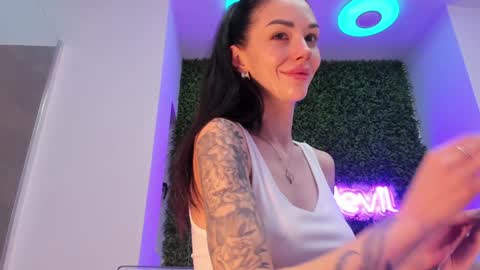 hotfallingdevil online show from January 2026 05:23:01 AM