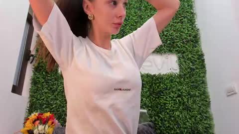 hotfallingdevil online show from April 2026 04:04:01 AM