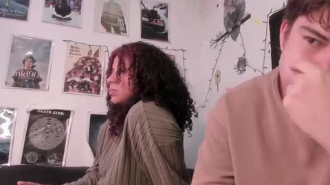 Snapshot of hothoneychile chatting on November 2025 04:00:01 AM Sam and Nico online show from November 2025 04:00:01 AM