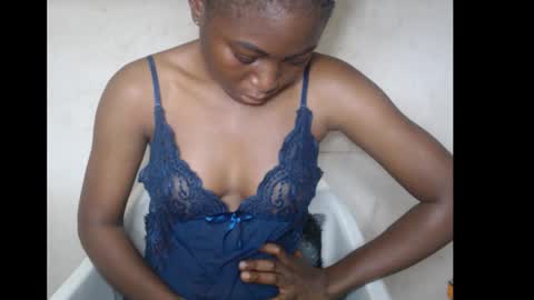 hotjessie0 online show from November 2025 05:28:02 AM