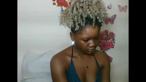 Snapshot of hotjeylee chatting on September 2025 01:17:01 AM LOYCE online show from September 2025 01:17:01 AM