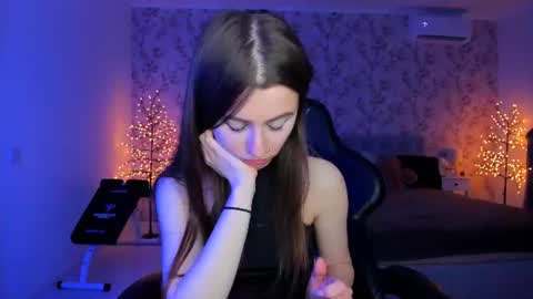 Snapshot of hotmolly_ chatting on June 2026 06:33:01 PM hotmolly_ online show from June 2026 06:33:01 PM