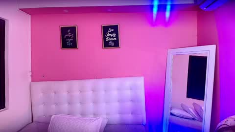 Sussy Bloom  online show from January 2025 12:22:01 PM