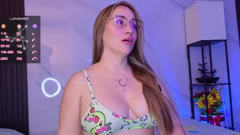 Snapshot of hotpawgmilf chatting on June 2026 11:53:02 PM Sussy Bloom online show from June 2026 11:53:02 PM