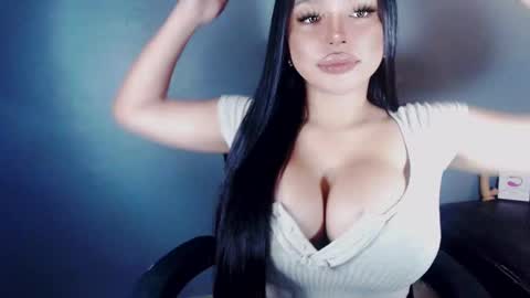 Snapshot of hotsexyhugetrans chatting on January 2025 05:32:01 PM Marga Avery online show from January 2025 05:32:01 PM