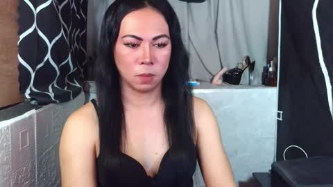 Snapshot of hott_summerr chatting on May 2026 06:43:02 AM Alex Summer online show from May 2026 06:43:02 AM